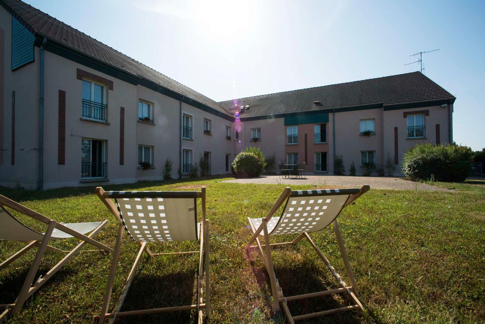 Brit Hotel Du Perche Nogent-le-Rotrou Bagian luar foto